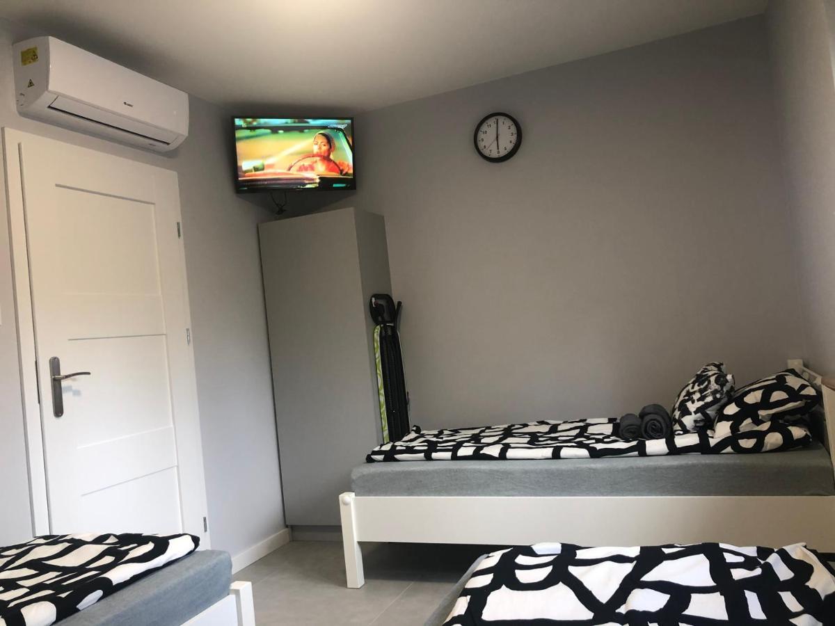 Klimatyzowane Apartamenty I Pokoje Przy Targach Kielce Exterior photo