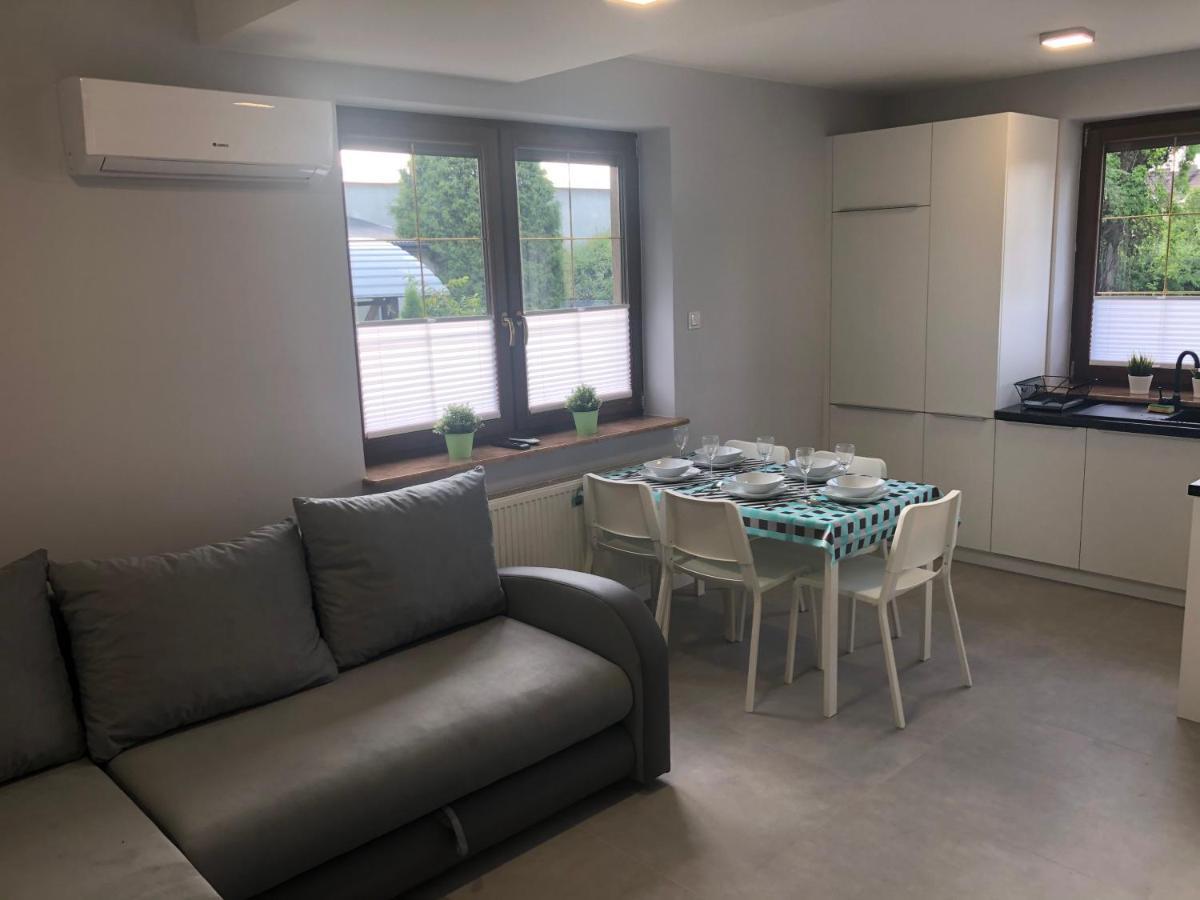 Klimatyzowane Apartamenty I Pokoje Przy Targach Kielce Exterior photo