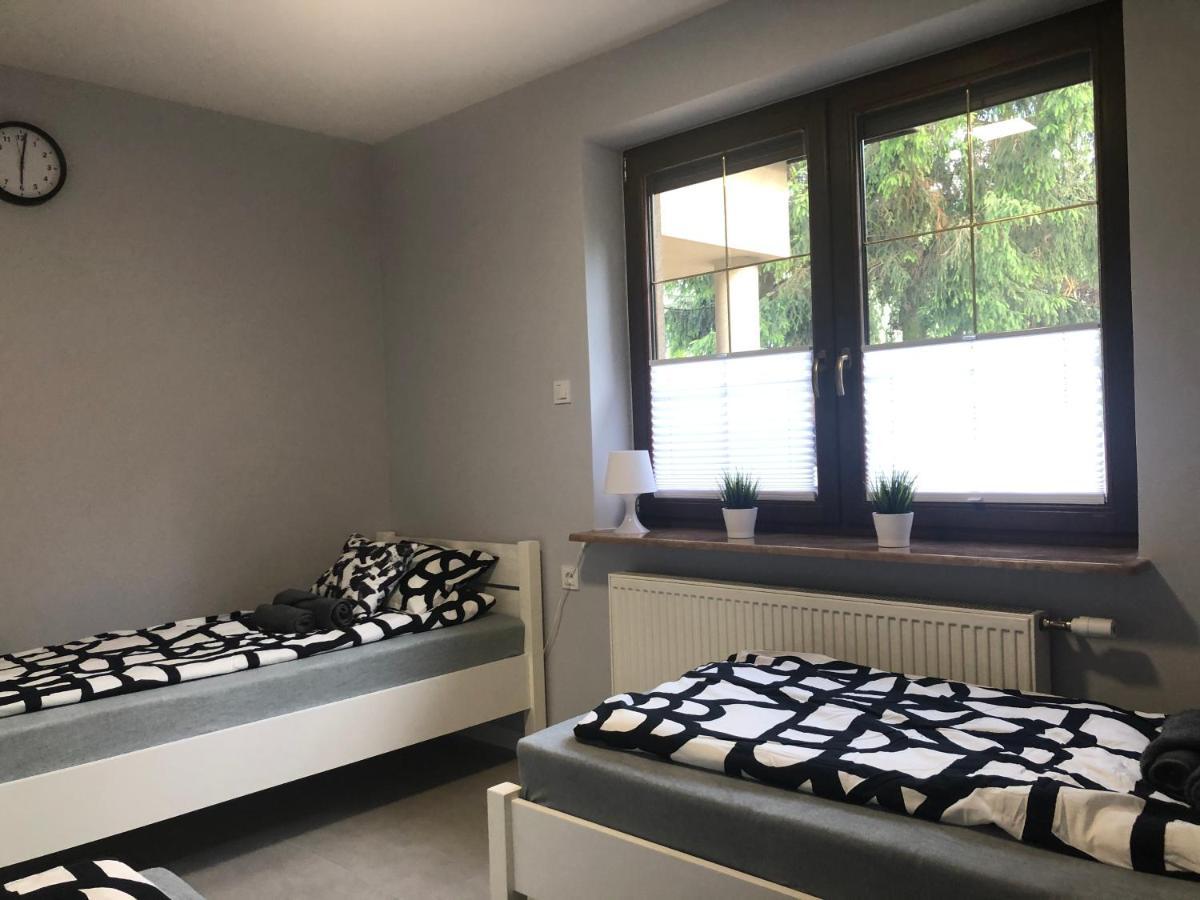 Klimatyzowane Apartamenty I Pokoje Przy Targach Kielce Exterior photo