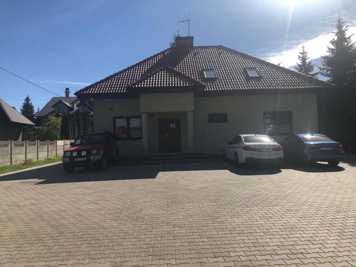 Klimatyzowane Apartamenty I Pokoje Przy Targach Kielce Exterior photo
