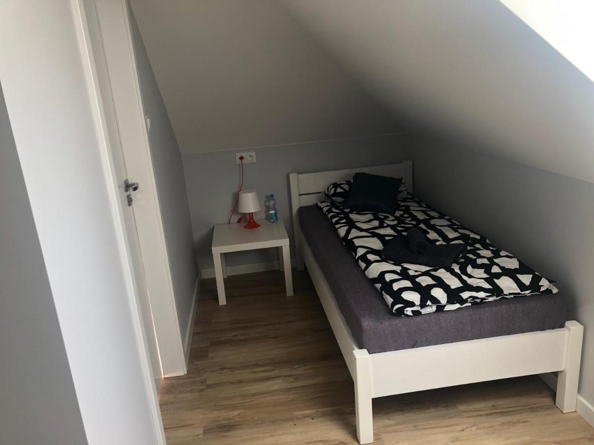 Klimatyzowane Apartamenty I Pokoje Przy Targach Kielce Exterior photo