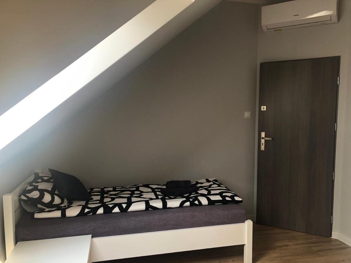 Klimatyzowane Apartamenty I Pokoje Przy Targach Kielce Exterior photo