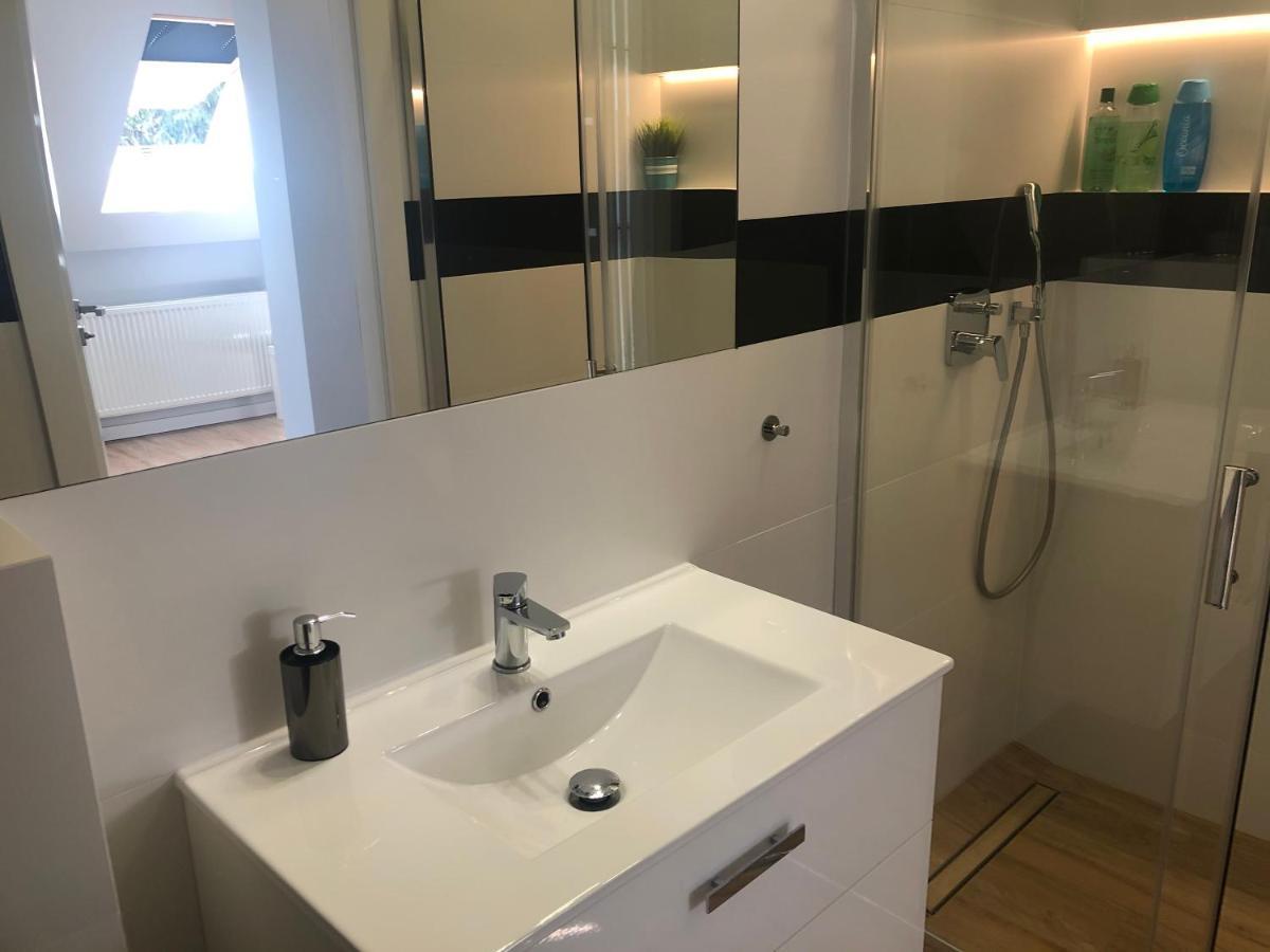 Klimatyzowane Apartamenty I Pokoje Przy Targach Kielce Exterior photo