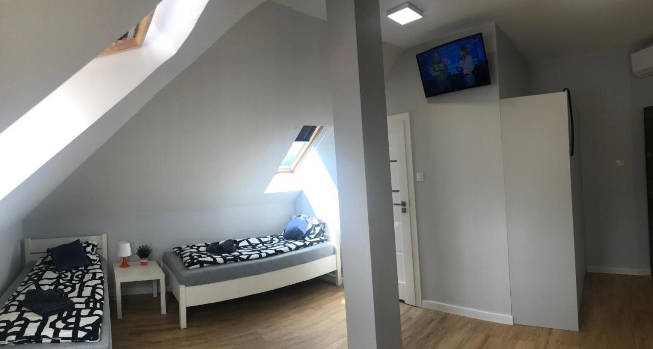 Klimatyzowane Apartamenty I Pokoje Przy Targach Kielce Exterior photo