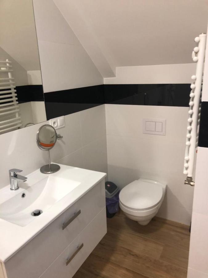Klimatyzowane Apartamenty I Pokoje Przy Targach Kielce Exterior photo